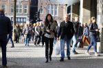 Amsterdam 30 oktober 2015
Harry Mens met zijn Bulgaarse vriendin aan het winkelen in Amsterdam.