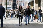 Amsterdam 30 oktober 2015
Harry Mens met zijn Bulgaarse vriendin aan het winkelen in Amsterdam.