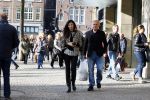 Amsterdam 30 oktober 2015
Harry Mens met zijn Bulgaarse vriendin aan het winkelen in Amsterdam.