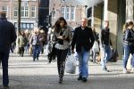 Amsterdam 30 oktober 2015
Harry Mens met zijn Bulgaarse vriendin aan het winkelen in Amsterdam.
