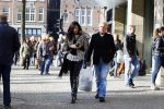 Amsterdam 30 oktober 2015
Harry Mens met zijn Bulgaarse vriendin aan het winkelen in Amsterdam.