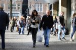 Amsterdam 30 oktober 2015
Harry Mens met zijn Bulgaarse vriendin aan het winkelen in Amsterdam.