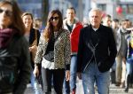 Amsterdam 30 oktober 2015
Harry Mens met zijn Bulgaarse vriendin aan het winkelen in Amsterdam.