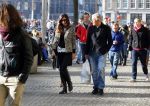 Amsterdam 30 oktober 2015
Harry Mens met zijn Bulgaarse vriendin aan het winkelen in Amsterdam.