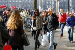 Amsterdam 30 oktober 2015
Harry Mens met zijn Bulgaarse vriendin aan het winkelen in Amsterdam.