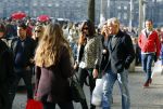 Amsterdam 30 oktober 2015
Harry Mens met zijn Bulgaarse vriendin aan het winkelen in Amsterdam.