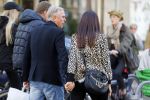 Amsterdam 30 oktober 2015
Harry Mens met zijn Bulgaarse vriendin aan het winkelen in Amsterdam.