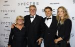 Amsterdam 28 oktober 2015
Premiere James Bond spectre in Tuschinski. Jeroen Krabbe met vrouw Herma en zoon Jacob met vriendin