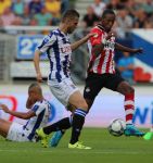 Heerenveen, 22 Augustus 2015
Kompetitie, Seizoen 2015/2016
FC Heerenveen-PSV, eindstand 1-1
Joshua Brenet in duel met Henk Veerman