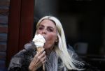 Amsterdam 31 oktober 2015
Judith Osborn eet een ijsje