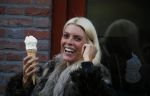 Amsterdam 31 oktober 2015
Judith Osborn eet een ijsje