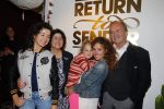 Amsterdam 16 oktober 2015
Katja Schuurman opent return to sender winkel op westergasfabriek terrein in Amsterdam. Haar vriend Freek v Noordwijk doet de catering. Katja met ouders dochter Sammie en Birgit Schuurman