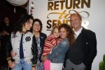 Amsterdam 16 oktober 2015
Katja Schuurman opent return to sender winkel op westergasfabriek terrein in Amsterdam. Haar vriend Freek v Noordwijk doet de catering. Katja met ouders dochter Sammie en Birgit Schuurman