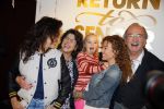 Amsterdam 16 oktober 2015
Katja Schuurman opent return to sender winkel op westergasfabriek terrein in Amsterdam. Haar vriend Freek v Noordwijk doet de catering. Katja met ouders dochter Sammie en Birgit Schuurman