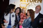 Amsterdam 16 oktober 2015
Katja Schuurman opent return to sender winkel op westergasfabriek terrein in Amsterdam. Haar vriend Freek v Noordwijk doet de catering. Katja met ouders dochter Sammie en Birgit Schuurman