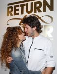Amsterdam 16 oktober 2015
Katja Schuurman opent return to sender winkel op westergasfabriek terrein in Amsterdam. Haar vriend Freek v Noordwijk doet de catering.