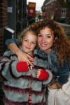 Amsterdam 16 oktober 2015
Katja Schuurman opent return to sender winkel op westergasfabriek terrein in Amsterdam. Haar vriend Freek v Noordwijk doet de catering. Katja met dochter Sammie