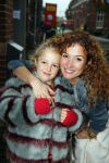 Amsterdam 16 oktober 2015
Katja Schuurman opent return to sender winkel op westergasfabriek terrein in Amsterdam. Haar vriend Freek v Noordwijk doet de catering. Katja met dochter Sammie