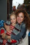 Amsterdam 16 oktober 2015
Katja Schuurman opent return to sender winkel op westergasfabriek terrein in Amsterdam. Haar vriend Freek v Noordwijk doet de catering. Katja met dochter Sammie