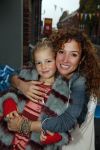 Amsterdam 16 oktober 2015
Katja Schuurman opent return to sender winkel op westergasfabriek terrein in Amsterdam. Haar vriend Freek v Noordwijk doet de catering. Katja met dochter Sammie