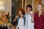 Amsterdam 16 oktober 2015
Katja Schuurman opent return to sender winkel op westergasfabriek terrein in Amsterdam. Haar vriend Freek v Noordwijk doet de catering.