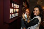Amsterdam 16 oktober 2015
Katja Schuurman opent return to sender winkel op westergasfabriek terrein in Amsterdam. Haar vriend Freek v Noordwijk doet de catering.
