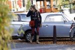 Amsterdam 2 november 2015 
Lauren Verster bellend op straat.