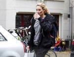 Amsterdam 5 november 2015
Lieke v Lexmond drinkt koffietje op straat