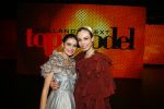 Hilversum 26 oktober 2015
Finale van Hollands next top model HNTM 2015 gepresenteerd door Anouk Smulders en Fred v Leer. De jury bestaat uit Dirk Kikstra May-Britt Mobach en Freek Koster (Touche Models).
De 4 4 finalisten zijn Loiza Lamers, Rachel Swaab Celine Koningstein en Lisa Kapper.
Loiza wordt uiteindelijk HNTM