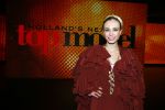 Hilversum 26 oktober 2015
Finale van Hollands next top model HNTM 2015 gepresenteerd door Anouk Smulders en Fred v Leer. De jury bestaat uit Dirk Kikstra May-Britt Mobach en Freek Koster (Touche Models).
De 4 4 finalisten zijn Loiza Lamers, Rachel Swaab Celine Koningstein en Lisa Kapper.
Loiza wordt uiteindelijk HNTM