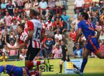 Eindhoven, 30 Augustus 2015
Kompetitie Seizoen 2015/2016
PSV-SC Feyenoord, eindstand 3-1
Luuk de Jong in duel met Eric Botteghin