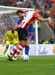 Eindhoven, 30 Augustus 2015
Kompetitie Seizoen 2015/2016
PSV-SC Feyenoord, eindstand 3-1
Luuk de Jong in duel met Eric Botteghin