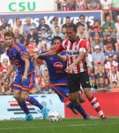 Eindhoven, 30 Augustus 2015
Kompetitie Seizoen 2015/2016
PSV-SC Feyenoord, eindstand 3-1
Luuk de Jong in duel met Eric Botteghin