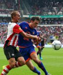 Eindhoven, 30 Augustus 2015
Kompetitie Seizoen 2015/2016
PSV-SC Feyenoord, eindstand 3-1
Luuk de Jong in duel met Eric Botteghin