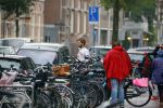 Amsterdam 21 oktober 2015
Manuel Broekman gaat met zijn vriendin Adriana Mosk met hun hond naar de dierenarts.
