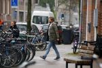 Amsterdam 21 oktober 2015
Manuel Broekman gaat met zijn vriendin Adriana Mosk met hun hond naar de dierenarts.