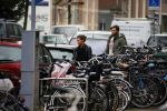 Amsterdam 21 oktober 2015
Manuel Broekman gaat met zijn vriendin Adriana Mosk met hun hond naar de dierenarts.