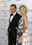 Amsterdam 28 oktober 2015
Premiere James Bond spectre in Tuschinski. Mark v Eeuwen met (een) vriendin