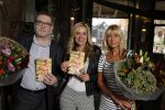 Hoorn 3 november 2015 
Sonja Bakker krijgt het eerste exemplaar van het booek van Matthieu Slee en Kyra Rutgers