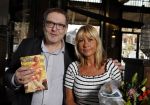 Hoorn 3 november 2015 
Sonja Bakker krijgt het eerste exemplaar van het booek van Matthieu Slee en Kyra Rutgers