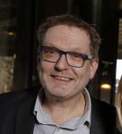 Hoorn 3 november 2015 
Sonja Bakker krijgt het eerste exemplaar van het booek van Matthieu Slee en Kyra Rutgers