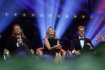 Hilversum 26 oktober 2015
Finale van Hollands next top model HNTM 2015 gepresenteerd door Anouk Smulders en Fred v Leer. De jury bestaat uit Dirk Kikstra May-Britt Mobach en Freek Koster (Touche Models).
De 4 4 finalisten zijn Loiza Lamers, Rachel Swaab Celine Koningstein en Lisa Kapper.
Loiza wordt uiteindelijk HNTM