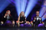 Hilversum 26 oktober 2015
Finale van Hollands next top model HNTM 2015 gepresenteerd door Anouk Smulders en Fred v Leer. De jury bestaat uit Dirk Kikstra May-Britt Mobach en Freek Koster (Touche Models).
De 4 4 finalisten zijn Loiza Lamers, Rachel Swaab Celine Koningstein en Lisa Kapper.
Loiza wordt uiteindelijk HNTM