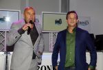 Amsterdam 16 oktober 2015 
Boekpresentatie John v d Heuvel bij de telegraaf. Najib Amhali ontvangt het eerste boek