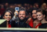 Hilversum 26 oktober 2015
Finale van Hollands next top model HNTM 2015 gepresenteerd door Anouk Smulders en Fred v Leer. De jury bestaat uit Dirk Kikstra May-Britt Mobach en Freek Koster (Touche Models).
De 4 4 finalisten zijn Loiza Lamers, Rachel Swaab Celine Koningstein en Lisa Kapper.
Loiza wordt uiteindelijk HNTM. Nicky Opheij met dj La Fuente