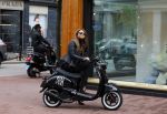 Amsterdam 13 september 2015
Olcay Gulsen met haar verloofde Frans op de pc hooftstraat op scooters