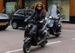 Amsterdam 13 september 2015
Olcay Gulsen met haar verloofde Frans op de pc hooftstraat op scooters