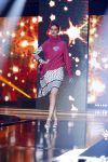 Hilversum 26 oktober 2015
Finale van Hollands next top model HNTM 2015 gepresenteerd door Anouk Smulders en Fred v Leer. De jury bestaat uit Dirk Kikstra May-Britt Mobach en Freek Koster (Touche Models).
De 4 4 finalisten zijn Loiza Lamers, Rachel Swaab Celine Koningstein en Lisa Kapper.
Loiza wordt uiteindelijk HNTM