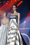 Hilversum 26 oktober 2015
Finale van Hollands next top model HNTM 2015 gepresenteerd door Anouk Smulders en Fred v Leer. De jury bestaat uit Dirk Kikstra May-Britt Mobach en Freek Koster (Touche Models).
De 4 4 finalisten zijn Loiza Lamers, Rachel Swaab Celine Koningstein en Lisa Kapper.
Loiza wordt uiteindelijk HNTM
