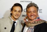 Amsterdam 28 oktober 2015
Premiere James Bond spectre in Tuschinski.
Rene Froger met zijn zoon